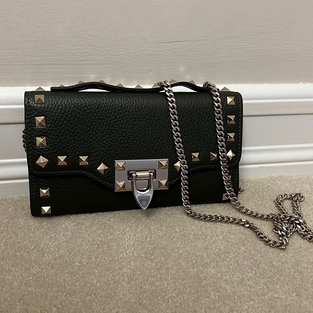 NWT green Valentino wallet on chain